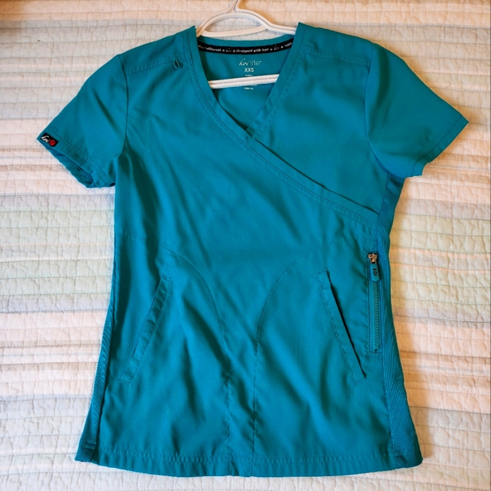 Scrub shirt